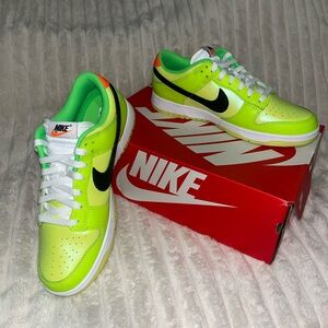 NIKE DUNK LOW SE ‘GLOW IN THE DARK’ • Men's 10 (EUR 44)